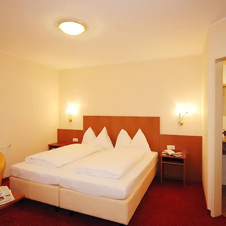Отель Der Kaiserhof Ried 4*