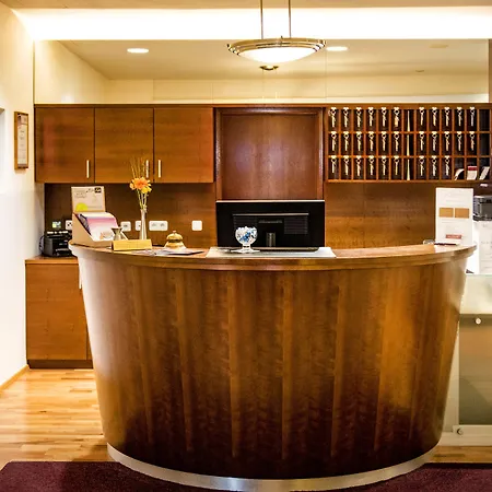 Der Kaiserhof Ried Hotel 4*