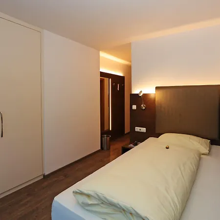 Отель Der Kaiserhof Ried 4*