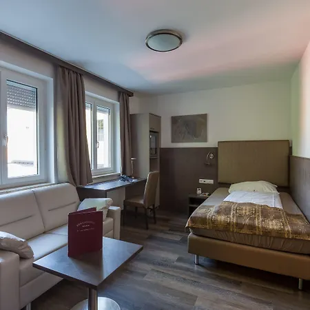 Der Kaiserhof Ried Szálloda 4*