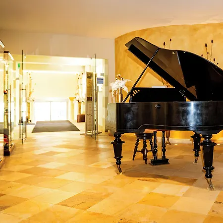 Der Kaiserhof Ried Hotel 4*